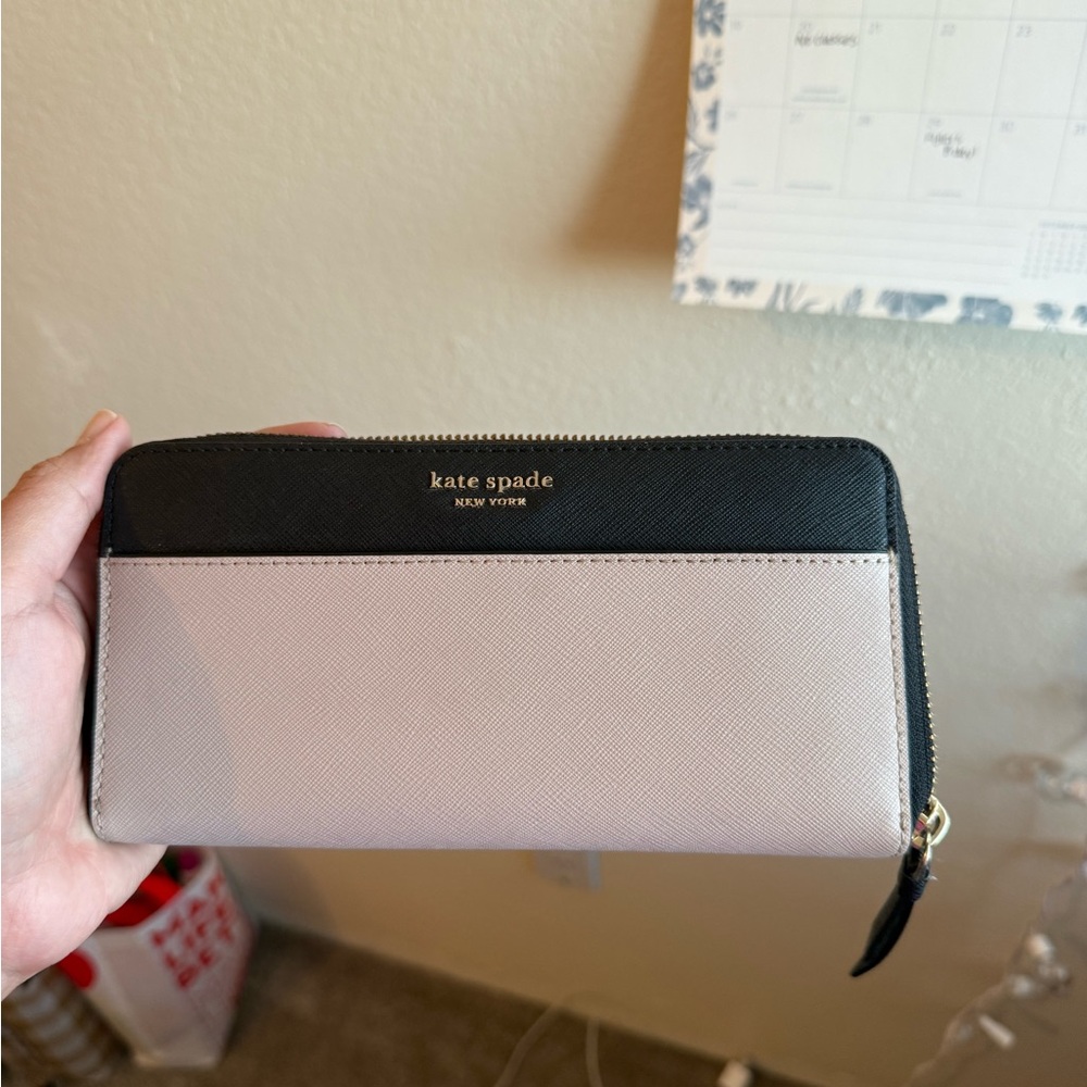 Kate Spade Black and Beige Wallet